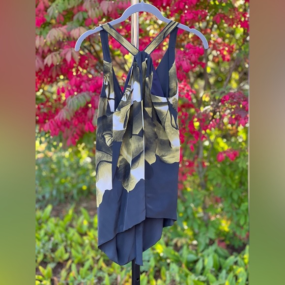 Robert Rodriguez Women’s Floral Rose Top - Picture 3 of 3